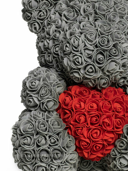 Oso de rosas gris con corazón rojo 40 cm